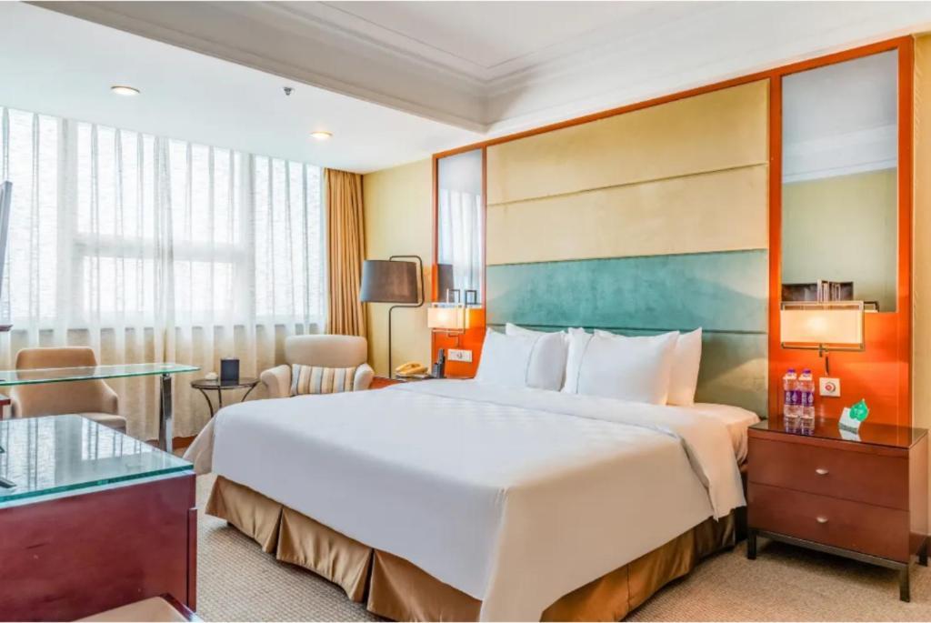Linyi Blue Horizon Intenational Hotel Exterior photo