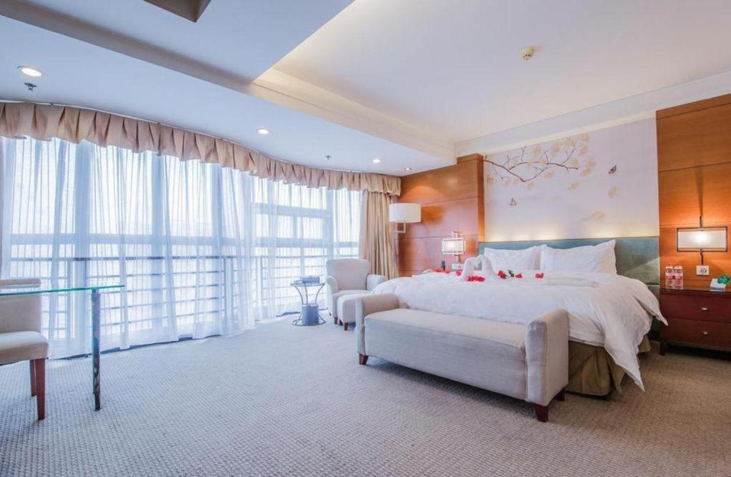 Linyi Blue Horizon Intenational Hotel Exterior photo